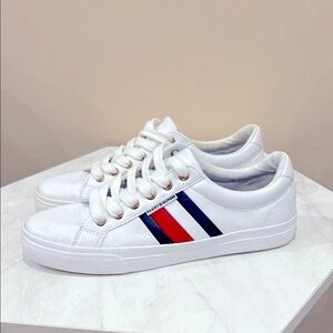 🔥Tommy Hilfiger White Sneakers with Red and Blue Stripes🔥